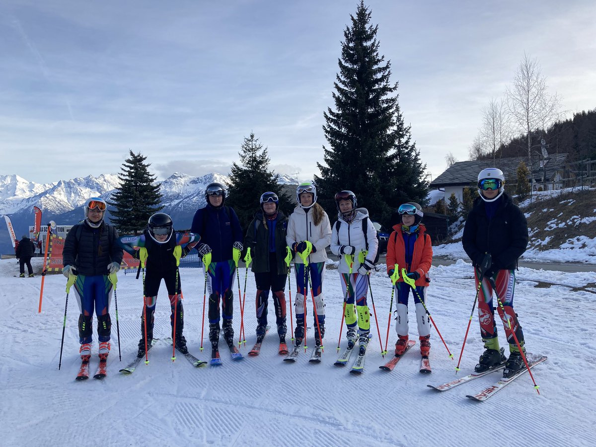 SkiTeam tweet media