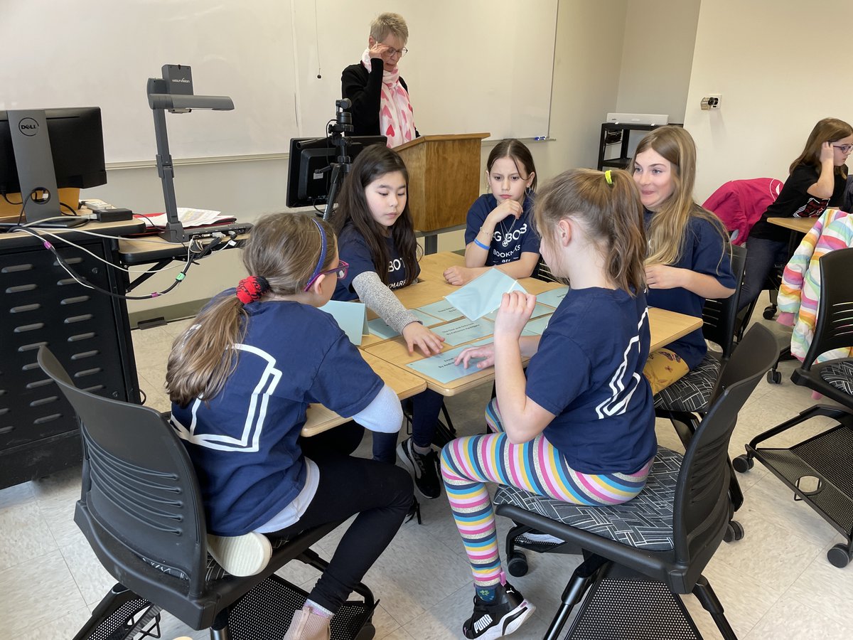 Lake George Elementary Library tweet media