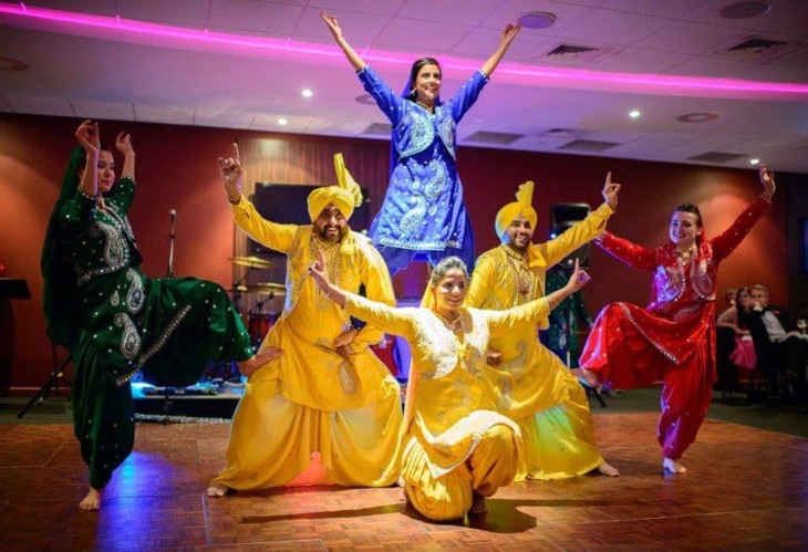 EventsBollywood's tweet image. Bhangra dancers and Giddha dancers with Singer and Dhol players plus acrobatics. Bookings: enquiries@bollywoodeventcompany.co.uk
#bhangradancers #giddhadancers
