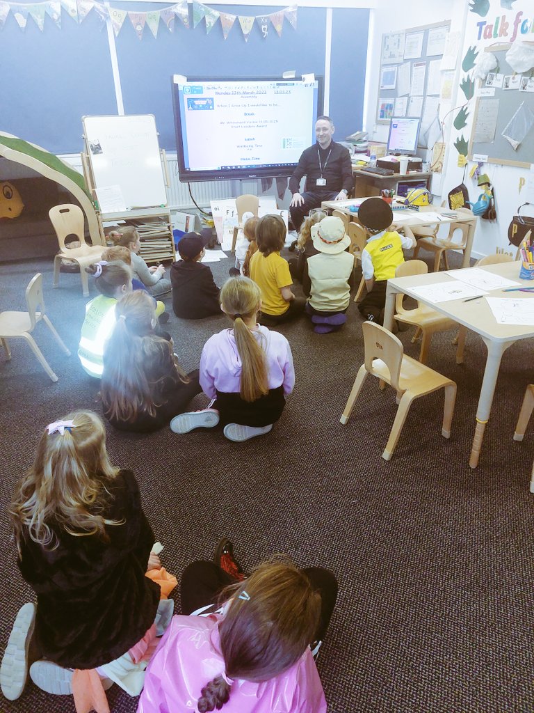 minishant_ps's tweet image. Thank you to Mr Whitehead for visiting us in school today! We got to hear all about Mr Whitehead&apos;s job, the skills and qualities required, and about all the amazing places his job takes him! @ScienceWeekUK #STEMWeek2023