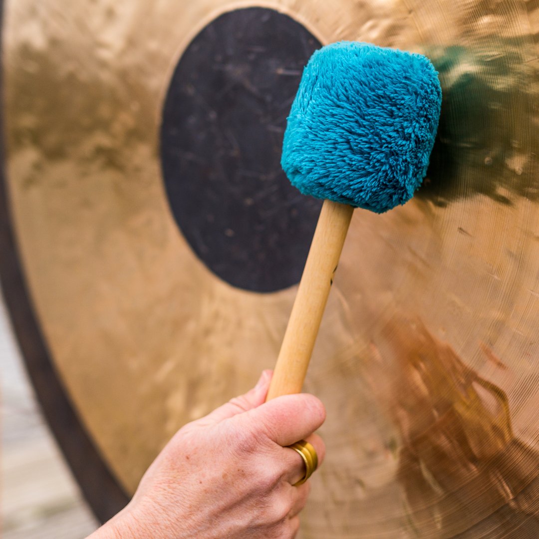 floatingL's tweet image. Join us on March 18 for Sound Meditation with Nancy Tanzella! 🧘‍♀️

There will be multiple gongs played, ancient signing bowls and a tranquil sound landscape of multiple shamanistic instruments that will relax and calm the listener, transporting them to a different place t ...