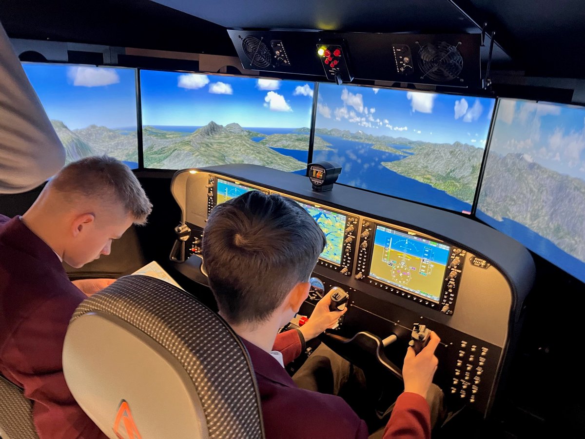 TaylorHS1982's tweet photo. S3 Physicists attended the Newton Flight Academy at the Glasgow Science Centre where they created a flight plan using their Physics knowledge and skills. They then had the chance to experience the challenge of flying a plane in state-of-the-art flight simulators. π©π»ββοΈπ¨π»ββοΈ#THSScience https://t.co/I8ZKMHIn1z