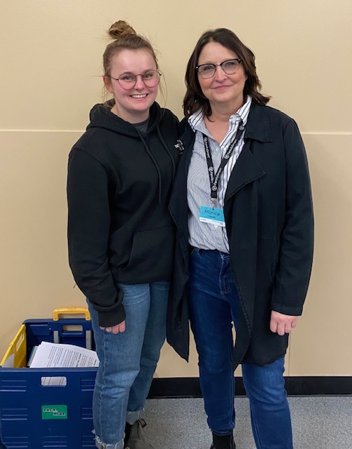 familysmartcda's tweet photo. We love our Community Partners. Monica, our Parent Peer Support Worker in Mission with Chelsey, Youth Counsellor at Fraser House Society in Mission. Thank you @MPSD75 @MissionRCMP &amp; City of Mission for hosting the 'Parent Forum'#familysmart
#parentpeersupport #MentalHealthMatters https://t.co/ORPCkz7wd8