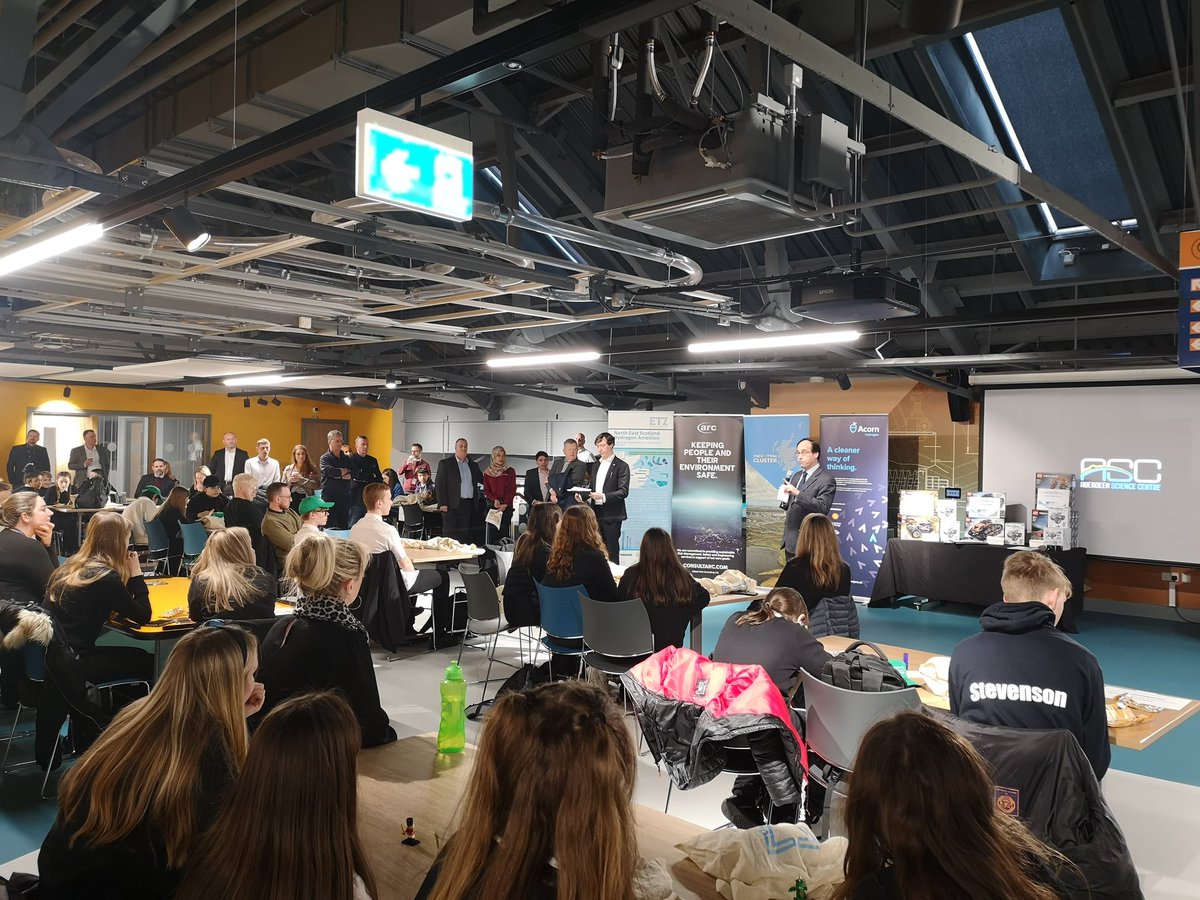 RachelCDTofSTEM's tweet photo. @qahsinfo @motivesolutions @Arup @AeroSKinross @YoungSTEMLeader  Well done to the team from QAHS (Harris, Abbie, Jack and Eve) today for participating in the grand finals for the STEM hydrogen challenge. Great team work 🌟 https://t.co/WFVID9Far0