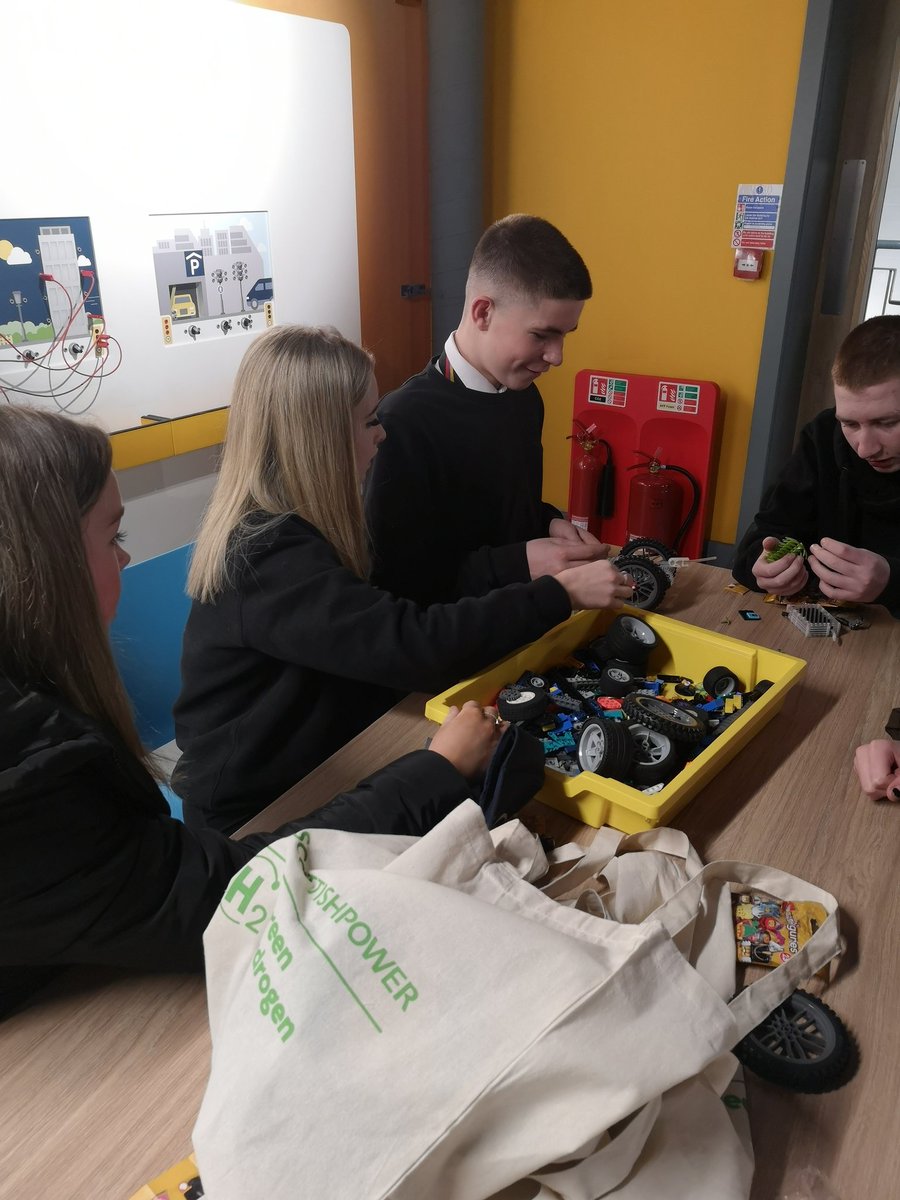 RachelCDTofSTEM's tweet photo. @qahsinfo @motivesolutions @Arup @AeroSKinross @YoungSTEMLeader  Well done to the team from QAHS (Harris, Abbie, Jack and Eve) today for participating in the grand finals for the STEM hydrogen challenge. Great team work 🌟 https://t.co/WFVID9Far0