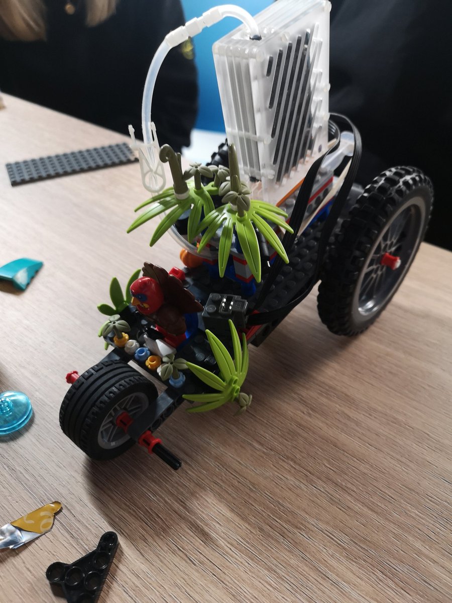 RachelCDTofSTEM's tweet photo. @qahsinfo @motivesolutions @Arup @AeroSKinross @YoungSTEMLeader  Well done to the team from QAHS (Harris, Abbie, Jack and Eve) today for participating in the grand finals for the STEM hydrogen challenge. Great team work 🌟 https://t.co/WFVID9Far0