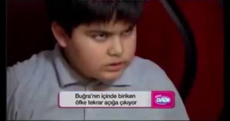 İlgisizlikten fandomun bürüneceği kişilik ;
#AyTol