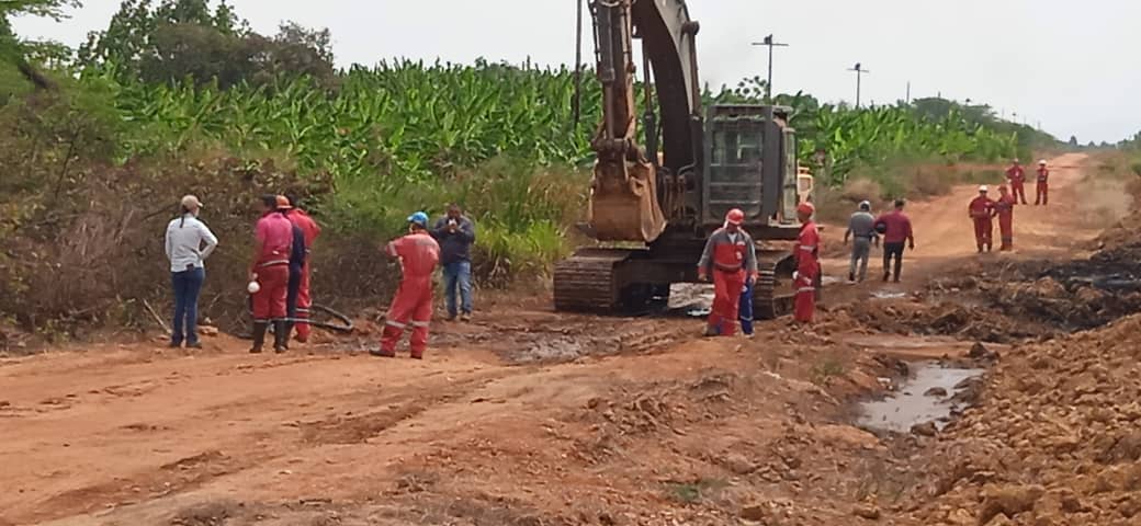 Faja_Patriota's tweet photo. 🔊🔊 Hoy #13Mar @PDVSA atiende de forma inmediata filtración de diluenducto al norte del estado #Anzoátegui. Personal operacional y de seguridad se encuentra en sitio ejecutando los protocolos correspondientes para el resguardo de la zona y la continuidad de operaciones #PDVSA https://t.co/8of6ib7CGx