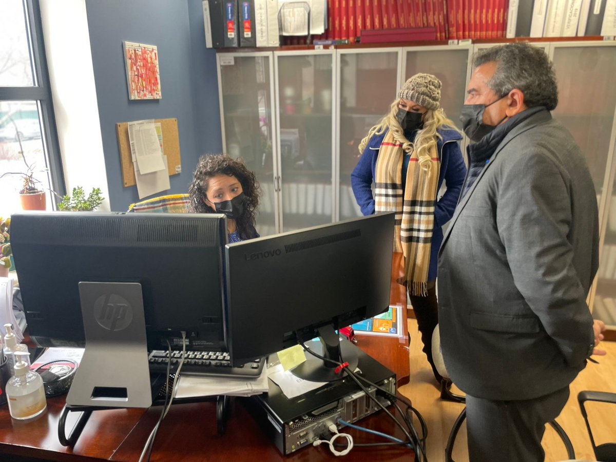 ConsulMexCho's tweet photo. Hoy nos visitó @notariadomex para capacitar a nuestro personal en talleres de fe pública, organizados por las direcciones de Asuntos Jurídicos y Servicios Consulares de @SRE_mx. Estas sesiones de asesoría fortalecerán la atención que brindamos a nuestros connacionales.
@jaime_vb https://t.co/PVSU5QPAEs