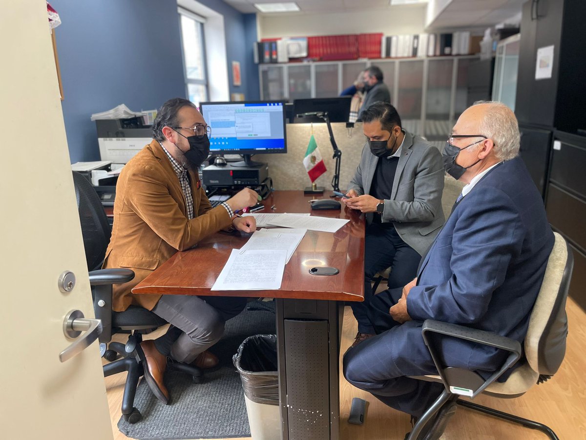 Hoy nos visitó <a href="/notariadomex/">Notariado Mexicano</a> para capacitar a nuestro personal en talleres de fe pública, organizados por las direcciones de Asuntos Jurídicos y Servicios Consulares de <a href="/SRE_mx/">Relaciones Exteriores</a>. Estas sesiones de asesoría fortalecerán la atención que brindamos a nuestros connacionales.
<a href="/jaime_vb/">Jaime Vargas</a>