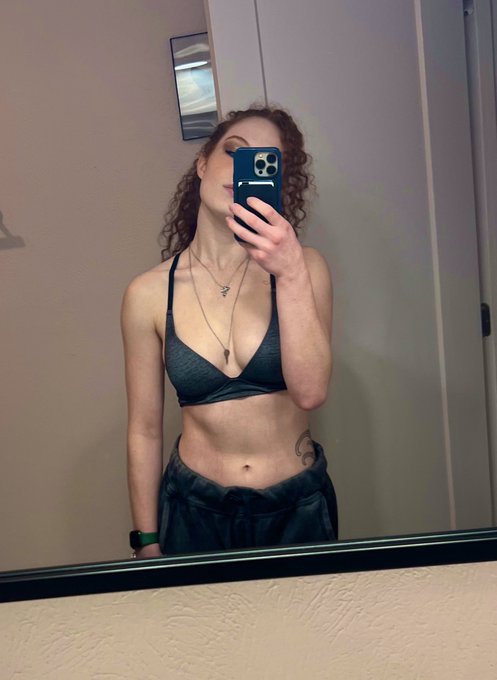 Wyd? https://t.co/9MNTtf8TSw<a href="/tag/redhead"class="tags"><span>#redhead</span></a><a href="/tag/tattoos"class="tags"><span>#tattoos</span></a><a href="/tag/sideboob"class="tags"><span>#sideboob</span></a><a href="/tag/faire"class="tags"><span>#faire</span></a>