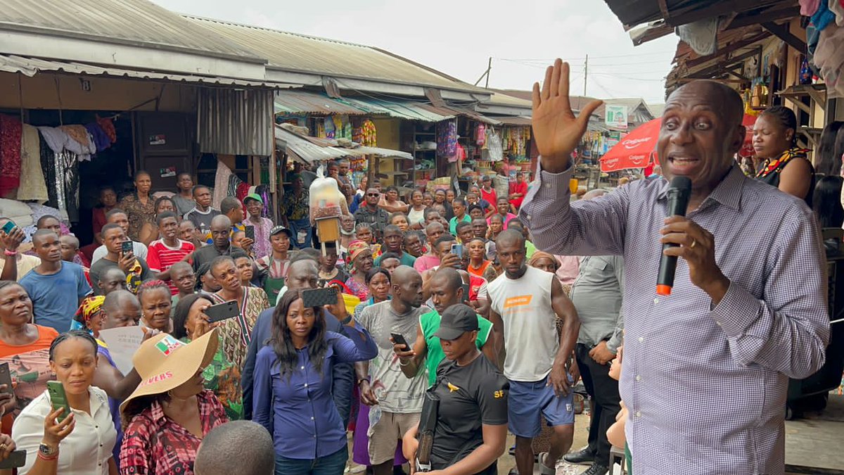 ChibuikeAmaechi's tweet photo. Today's door to door campaign for Tonye Cole in Rivers State. From Mile One to Rumuomasi, Eliozu, Rumunduru, Steel Village, Chippings, and Timber markets. I was overwhelmed by the love shown to me by Rivers people and support for Tonye Cole. Vote @TonyeCole1 (APC) for Governor. https://t.co/QaNPiXHJzD
