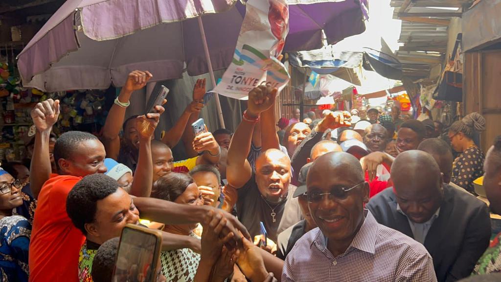 ChibuikeAmaechi's tweet photo. Today's door to door campaign for Tonye Cole in Rivers State. From Mile One to Rumuomasi, Eliozu, Rumunduru, Steel Village, Chippings, and Timber markets. I was overwhelmed by the love shown to me by Rivers people and support for Tonye Cole. Vote @TonyeCole1 (APC) for Governor. https://t.co/QaNPiXHJzD
