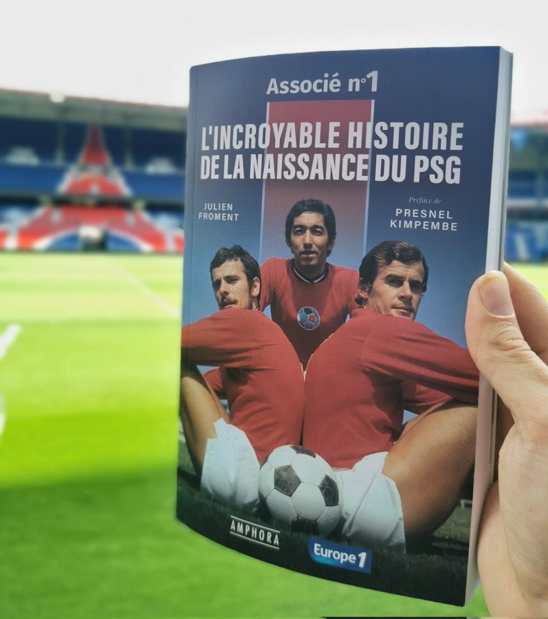 🔴🔵 l’équipe de Paristeam souhaite un très bon anniversaire à un superbe journaliste et auteur du livre Associé n 1 <a href="/JulienFroment/">Julien Froment</a> 🎂🎊🎉 #PSG