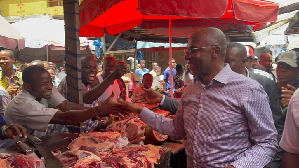 ChibuikeAmaechi's tweet photo. Today's door to door campaign for Tonye Cole in Rivers State. From Mile One to Rumuomasi, Eliozu, Rumunduru, Steel Village, Chippings, and Timber markets. I was overwhelmed by the love shown to me by Rivers people and support for Tonye Cole. Vote @TonyeCole1 (APC) for Governor. https://t.co/QaNPiXHJzD