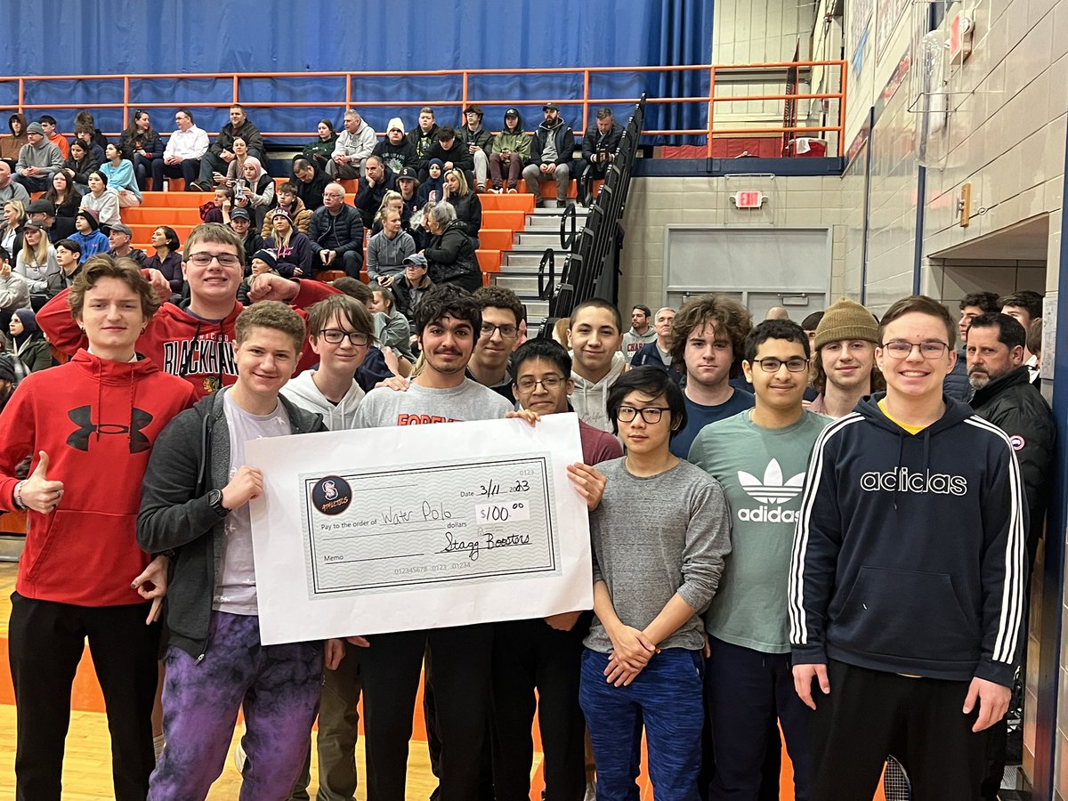 SukaloTracy's tweet image. The @StaggBoosters and @Stagg_AD spiced up this seasons blue and orange mtg. Congrats to badminton and waterpolo on winning the relay races. Boosters will be donating 100.00 to each team @CHSD230 #makingitfun