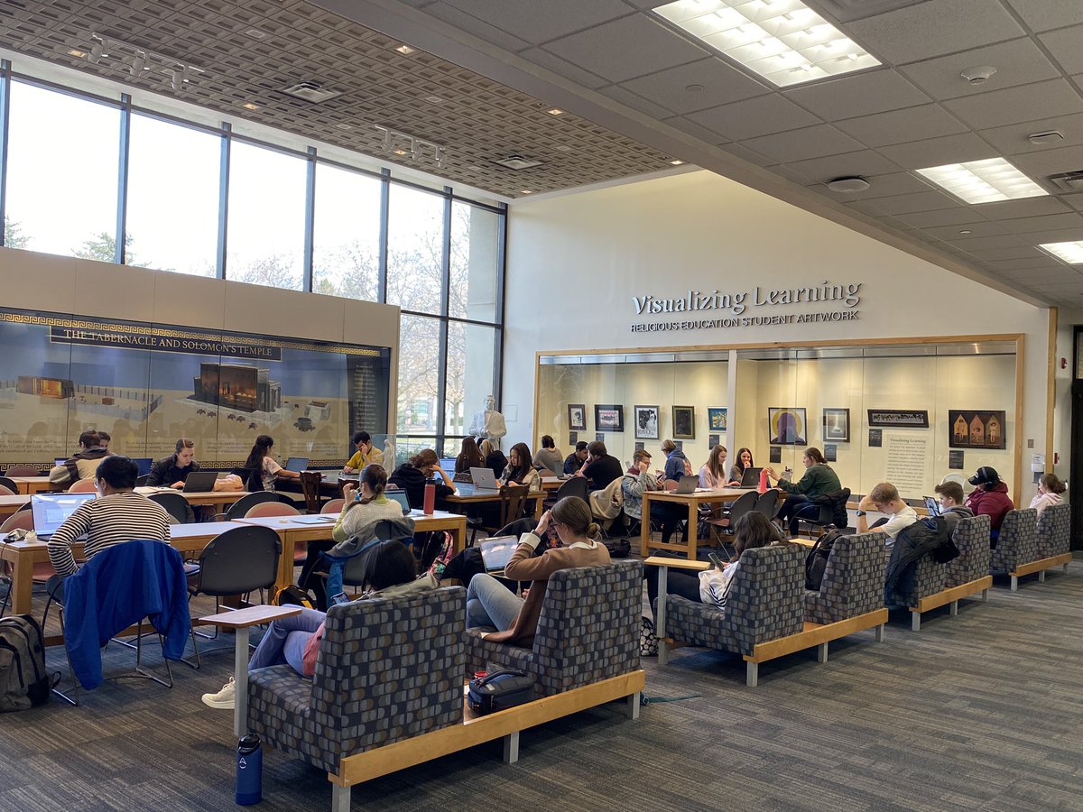 howes_anne's tweet photo. Finding comfortable chairs is always a hassle in the JSB #BYUprobs #COMMS321 https://t.co/kGq4WNvzyu