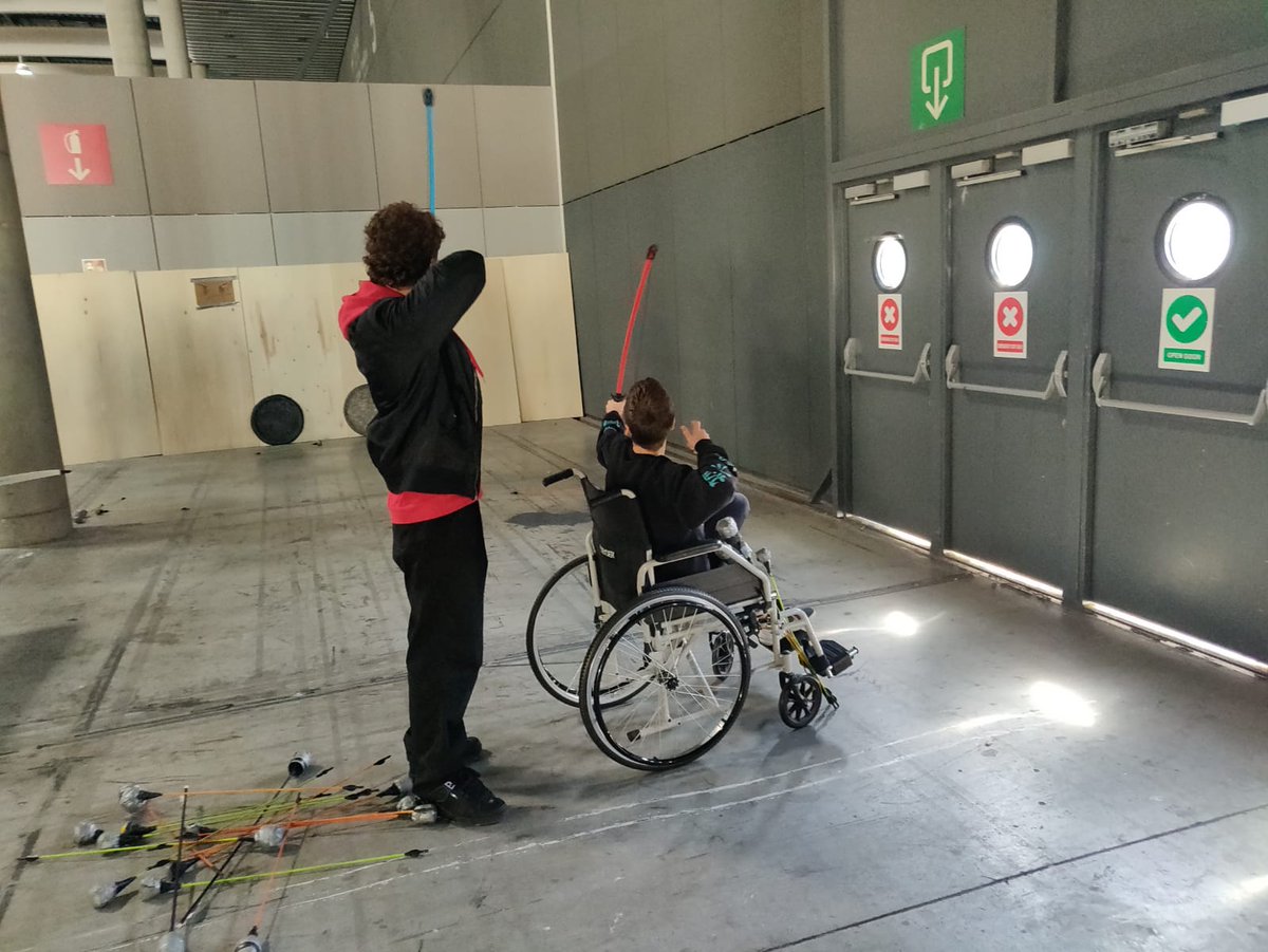 SoftBCN's tweet photo. Que res no t'aturia a l'hora de practicar #softcombat i #arqueria, gracies gent com @dani_casf i @mirihuce
#LARP #activitats #joventut #espaijove #meetup #softcombatbcn #medieval #softcombatspain #rolenviu
#jovebarcelona #jovebcn #fantasy #costume #cosplay #larper #rev https://t.co/5T1KbUO9Go