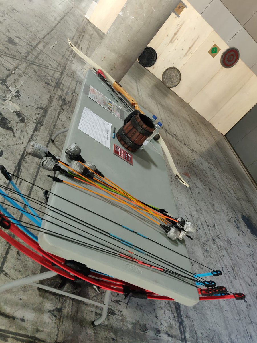 SoftBCN's tweet photo. Que res no t'aturia a l'hora de practicar #softcombat i #arqueria, gracies gent com @dani_casf i @mirihuce
#LARP #activitats #joventut #espaijove #meetup #softcombatbcn #medieval #softcombatspain #rolenviu
#jovebarcelona #jovebcn #fantasy #costume #cosplay #larper #rev https://t.co/5T1KbUO9Go