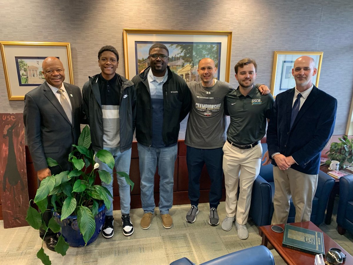 ElijahLDates's tweet photo. After a great visit to @USCBeaufort , I am blessed to say I have received an offer! Thank you  @Coach_RonFudala and Coach Luke. #AGTG #grateful https://t.co/A54vfqABLM