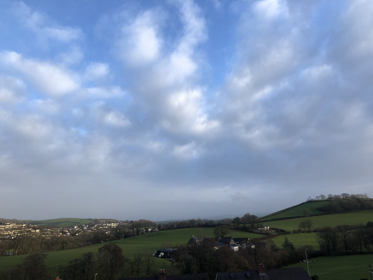 The skies have been full of snow, puffy clouds, rain and wispy beauty the last week. Talk about changeable Welsh weather! #SmallBeautiesHour