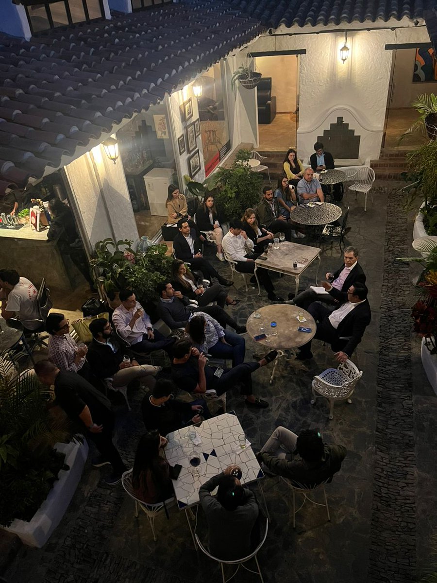 IESAFinanceClub's tweet photo. La conversación fue paseándonos por la gran experiencia de Carlos en la banca y como en sus 20 años dentro de la industria, el sistema financiero local ha sufrido muchísimos cambios. https://t.co/ZXRpG9zYSQ