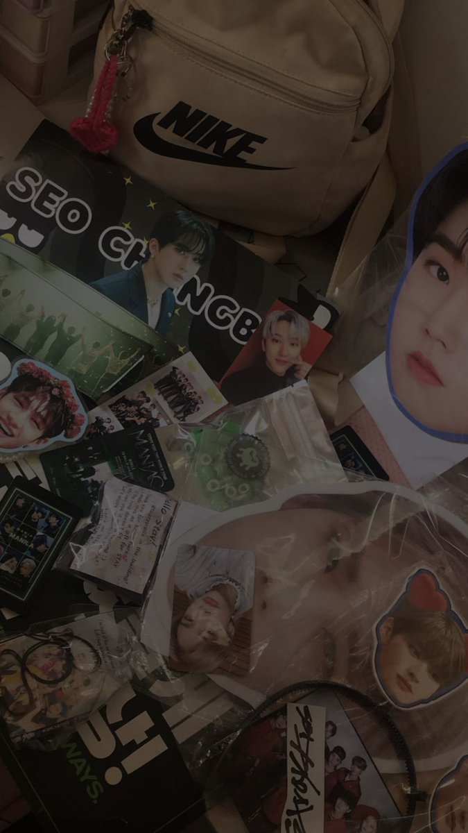 skzstufff's tweet photo. Freebies i got!!! thank you so much stays!! ^__^ https://t.co/gprGttRS1T