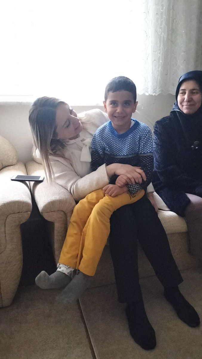 ak_kastamonu's tweet photo. 📍Daday

Depremzede vatandaşlarımızın yanında olmayı sürdürecek, yaralarımızı kenetlenerek sarmaya devam edeceğiz.
#KadınlarİçinBuradayız
@aysekesir @AKKADINGM 
@serap_ekmekci @Ak431970 https://t.co/W1cMt3kSup
