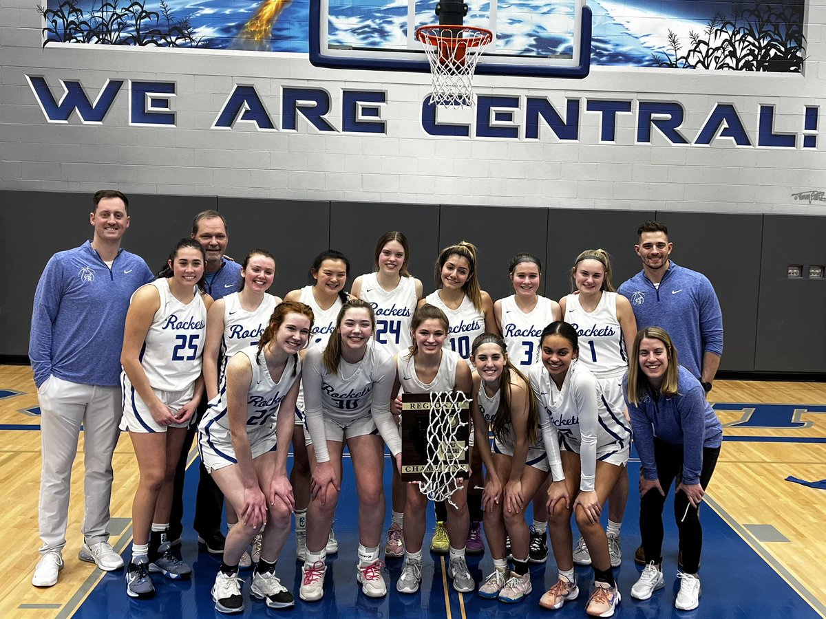 CoachKalamatas's tweet photo. Crazy to think of where I was before coaching at Central. For 4 years, I was lucky to be surrounded by great coaches and incredible players. 3 regionals and a COVID conference championship. Plenty to be proud of! I’ll always remember my time as a Rocket

Thank you Central ✌️🚀🏀 https://t.co/c5BDny3iMI
