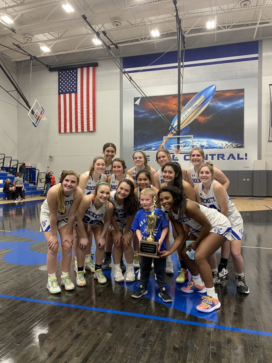 CoachKalamatas's tweet photo. Crazy to think of where I was before coaching at Central. For 4 years, I was lucky to be surrounded by great coaches and incredible players. 3 regionals and a COVID conference championship. Plenty to be proud of! I’ll always remember my time as a Rocket

Thank you Central ✌️🚀🏀 https://t.co/c5BDny3iMI