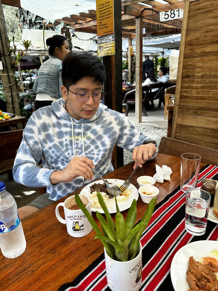 emorej87's tweet photo. @Manila_Driller1 Tara kain😂 https://t.co/W2i7MiUg0X