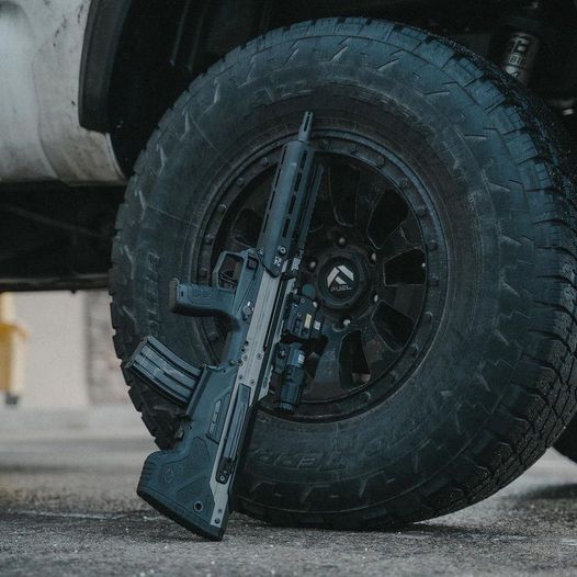 DeserttechHQ's tweet photo. @boiseblackrifle dropping some hot topics. The new tungsten/black MDRX is hot, and the ALX aluminum handguard makes it even sexier. #deserttech #tomorrowsweapons #mdrx #bullpup https://t.co/aWUZ2636Zt