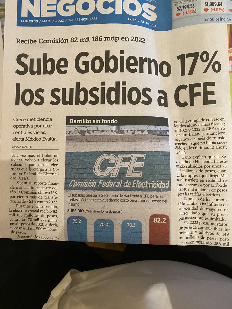 LeonardoCurzio's tweet photo. El barril sin fondo. Yo estoy de acuerdo con que los recursos públicos se usen para subvencionar algunos usuarios . Pero cuando las empresas públicas se acostumbran a vivir de ellos se introduce una distorsión permanente. https://t.co/LKFKxWacKr