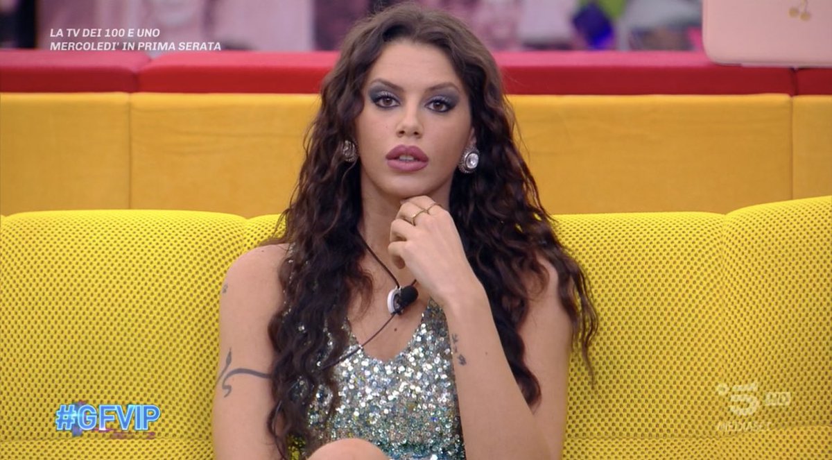 gfvip___'s tweet photo. Brilla di luce propria, forza Doc siamo con te ❤️
#GFvip #GrandeFratelloVip #Antonellafiordelisi #DONNALISI #fiorde #gintonic https://t.co/BaHZh587Mb