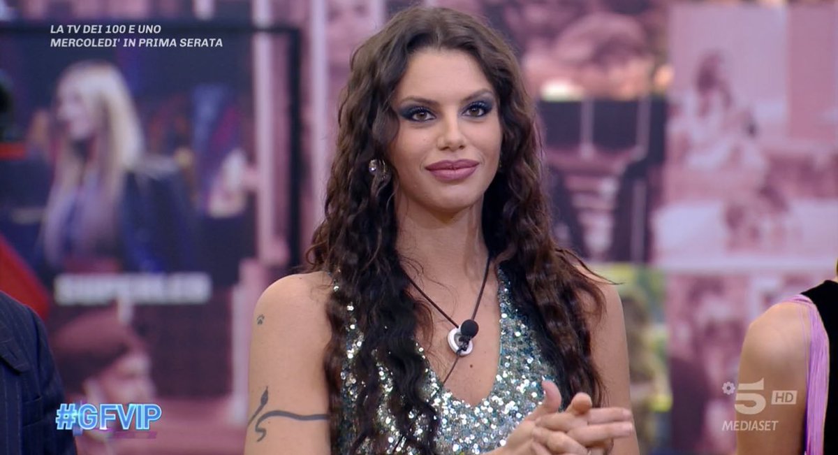gfvip___'s tweet photo. Brilla di luce propria, forza Doc siamo con te ❤️
#GFvip #GrandeFratelloVip #Antonellafiordelisi #DONNALISI #fiorde #gintonic https://t.co/BaHZh587Mb