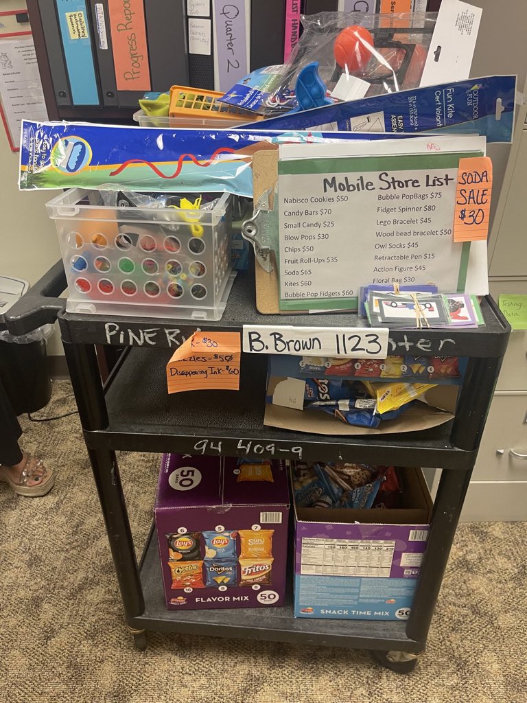 acostacastro10's tweet photo. Our #BehaviorCrew is loving the updated and bankable earnings system that @BulldogsPrc is implementing. #BrowardESE @ESEbroward https://t.co/w9QiMASqiX