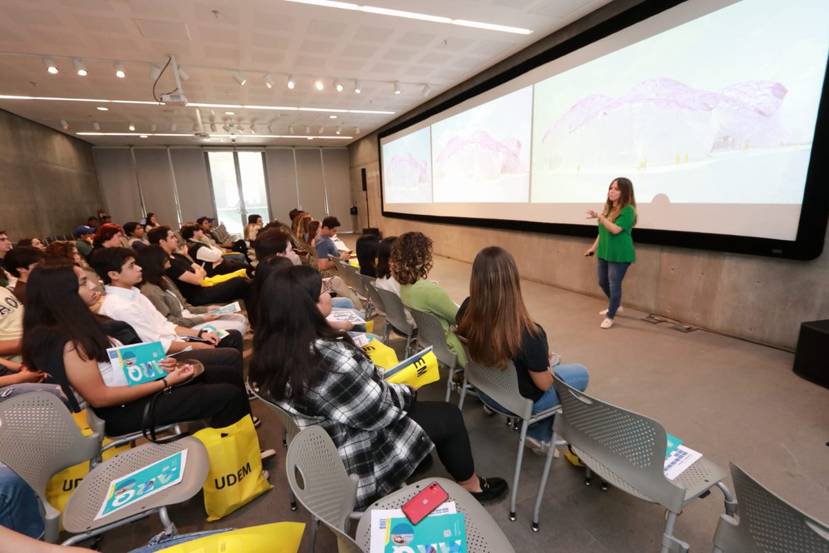 udem's tweet photo. Así vivimos nuestro #OpenHouseUDEM 🤩👏 

Este fin de semana tuvimos la visita de futuros alumnos y alumnas, donde pudieron conocer el campus y las carreras que más les interesan. 🔝🙌 

Les compartimos un poco de lo que se vivió 💛👇

#InspirandoTuMejorVersión https://t.co/1wOcWzAwCb