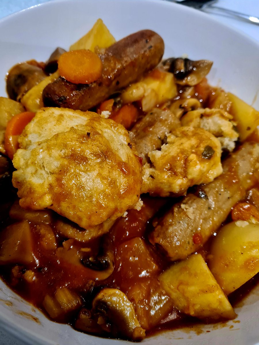 Perfect for a cold #Monday night, #vegan sausage casserole, loads of veg 🥕🍄🥔🧅🫑🍅🧄 and first time I've made dumplings! #plantbased #winterwarmer #cook #food #dinner no animals needed 🌱🌱🌱