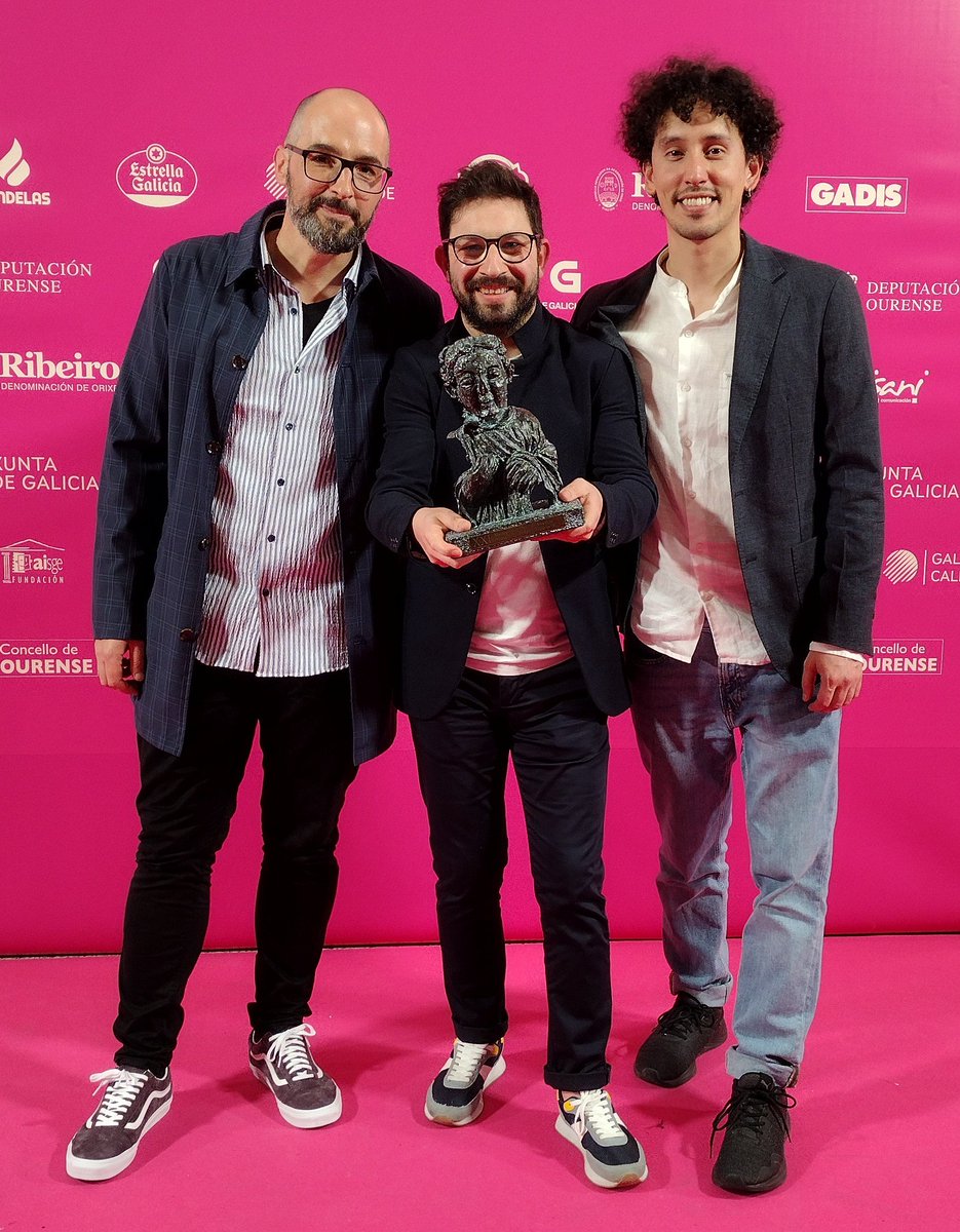 Este sábado celebramos #onosoaudiovisual e ademais levamos premio. Na foto faltan moitos dos compañeiros que fixeron posible este #MestreMateo2023 ao Mellor Anuncio. Vai por todos vós equipa🫶 
<a href="/AupaTuiter/">Aupa!</a> <a href="/estrellagalicia/">Estrella Galicia</a> <a href="/gorecastrorey/">Goretti Castro Rey</a> #kaitoestudios <a href="/AcademiaGalegaA/">Academia Galega do Audiovisual</a> 
GRAZAS🤗