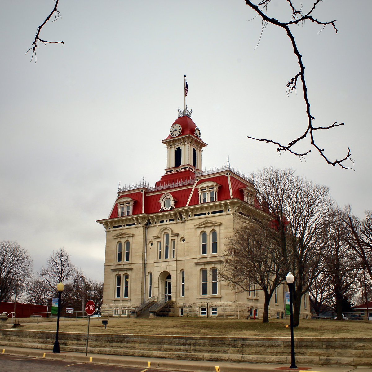 EricHollaway6's tweet photo. Chase county Kansas, courthouse #flinthills #buildings https://t.co/jwDHAa1Ru3