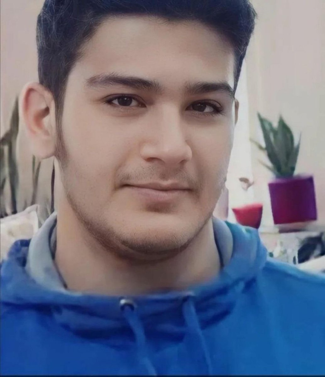 moein_kh's tweet photo. هر دو حکم اعدام صادره علیه #عرشیا_تکدستان جوان ۱۸ ساله نوشهری با پذیرش فرجام خواهی از سوی دیوان عالی کشور، نقض شد.

عرشیا پیشتر از سوی دادگاه انقلاب ساری به اتهام محاربه و افساد فی الارض به دو بار اعدام محکوم شده بود.

#مهسا_امینی
#زن_رندگی_آزادی https://t.co/LxVhljZ8yX