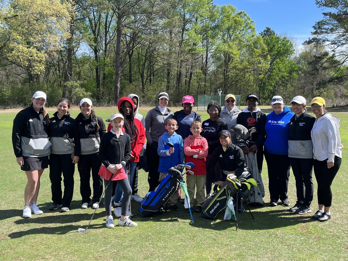 FirstTeeMS's tweet image. Super Fun Morning at a Spring Break Clinic with @SouthernMissWG ⛳️🙌🏻😎 #buildinggameschangers #ThankYou #FirstTeeCentralMS