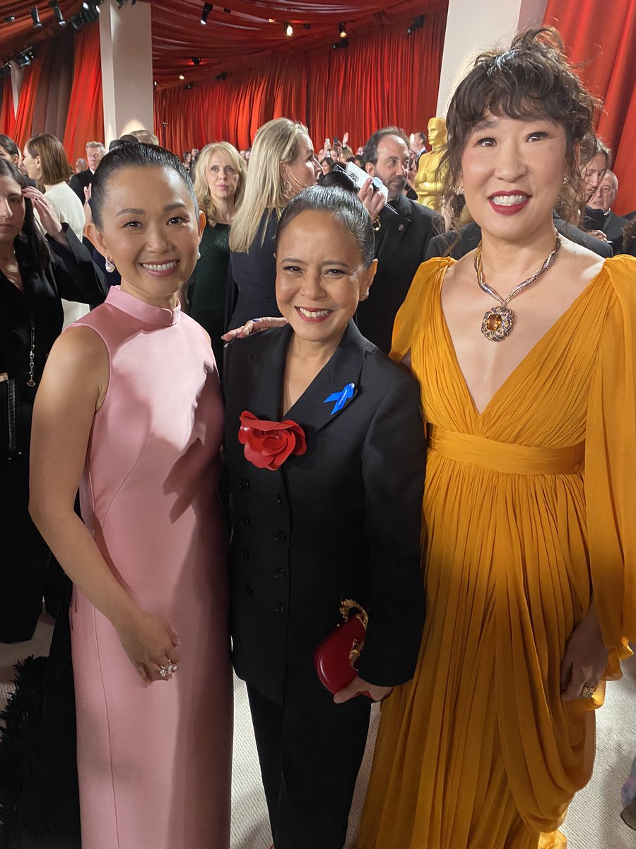 DollyEdeLeon's tweet photo. Happiness right here with @IamSandraOh and Hong Chau. What a night! https://t.co/j1uCWP7CK7