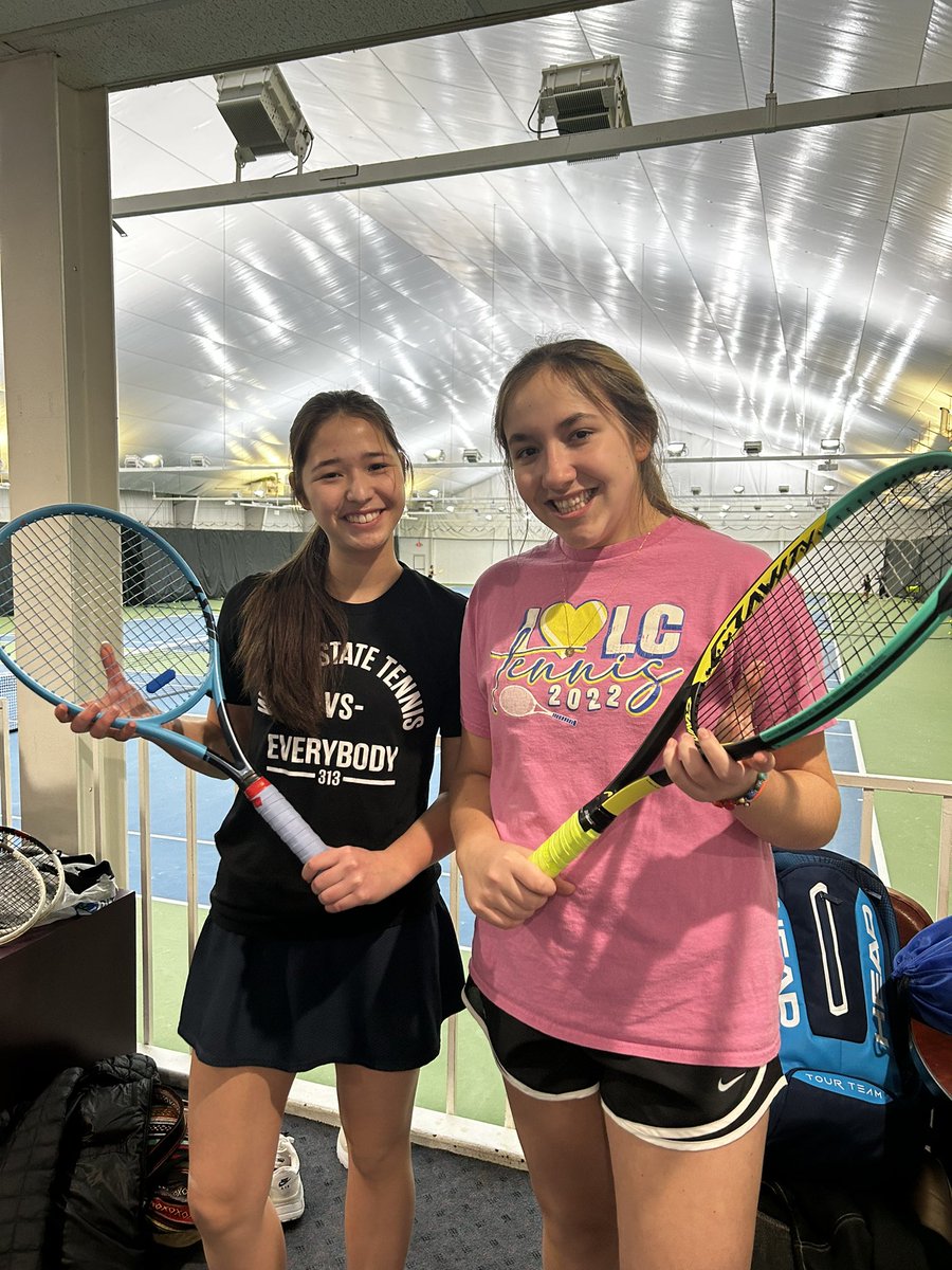 LCTennisTeam1's tweet photo. Great 1st practice ladies! Can’t wait for the season! #willie https://t.co/OgpeahGwL0