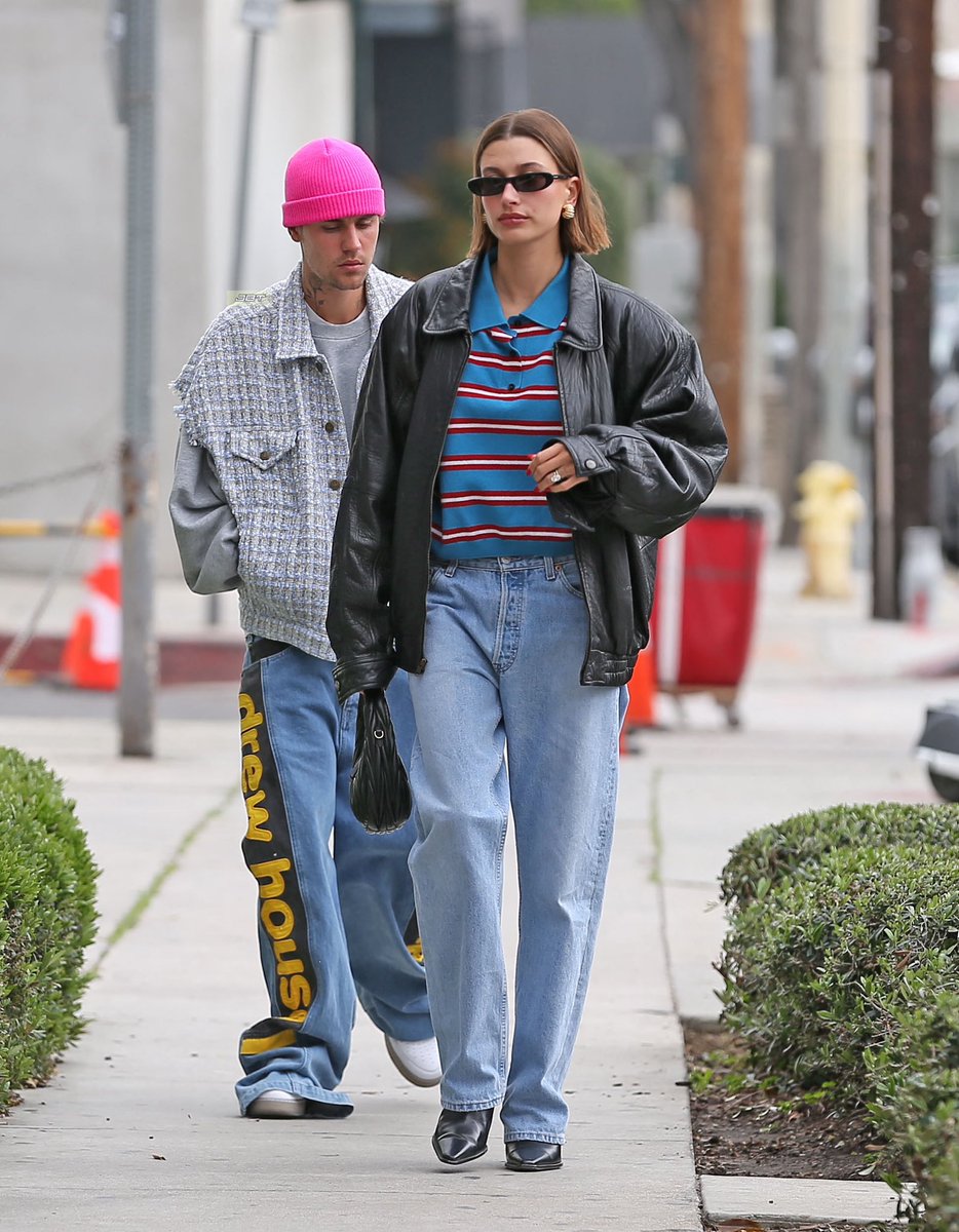 PBBRmidias's tweet photo. 📸 | Justin Bieber e Hailey Bieber foram vistos passeando em Los Angeles, na Califórnia (hoje, 13/03).

[3/4] https://t.co/ij9f2aI0Bl