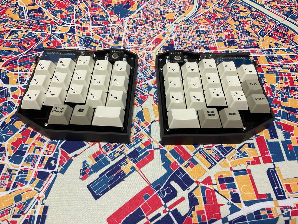 0002ozlet's tweet photo. 昨日届いた #JLCPCB の3Dプリンタのケースを装着した、#cool536 。やはり、素人の自分の家で出した3Dプリンタのケースとは段違いの出来ですね。満足です。#自作キーボード https://t.co/ZGoc5XxkY5
