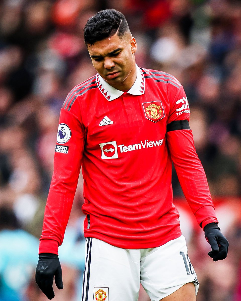 Footballtweet's tweet photo. Casemiro’s last TEN Premier League games: 

❌ Suspended
🟥 Sent off
❌ Suspended
❌ Suspended
❌ Suspended
😬 Lost 7-0
🟥 Sent off
❌ Suspended
❌ Suspended
❌ Suspended

Shocker! 🇧🇷 https://t.co/MbKHEAZOGj