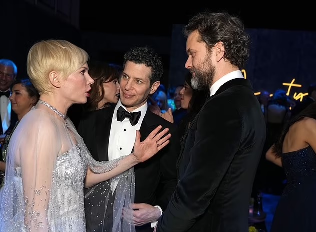 soyemajuarez's tweet photo. Jen y Pacey. Michelle Williams y Joshua Jackson, reunión #DawsonsCreek en los #Oscars. https://t.co/NxUUYnWxJ5