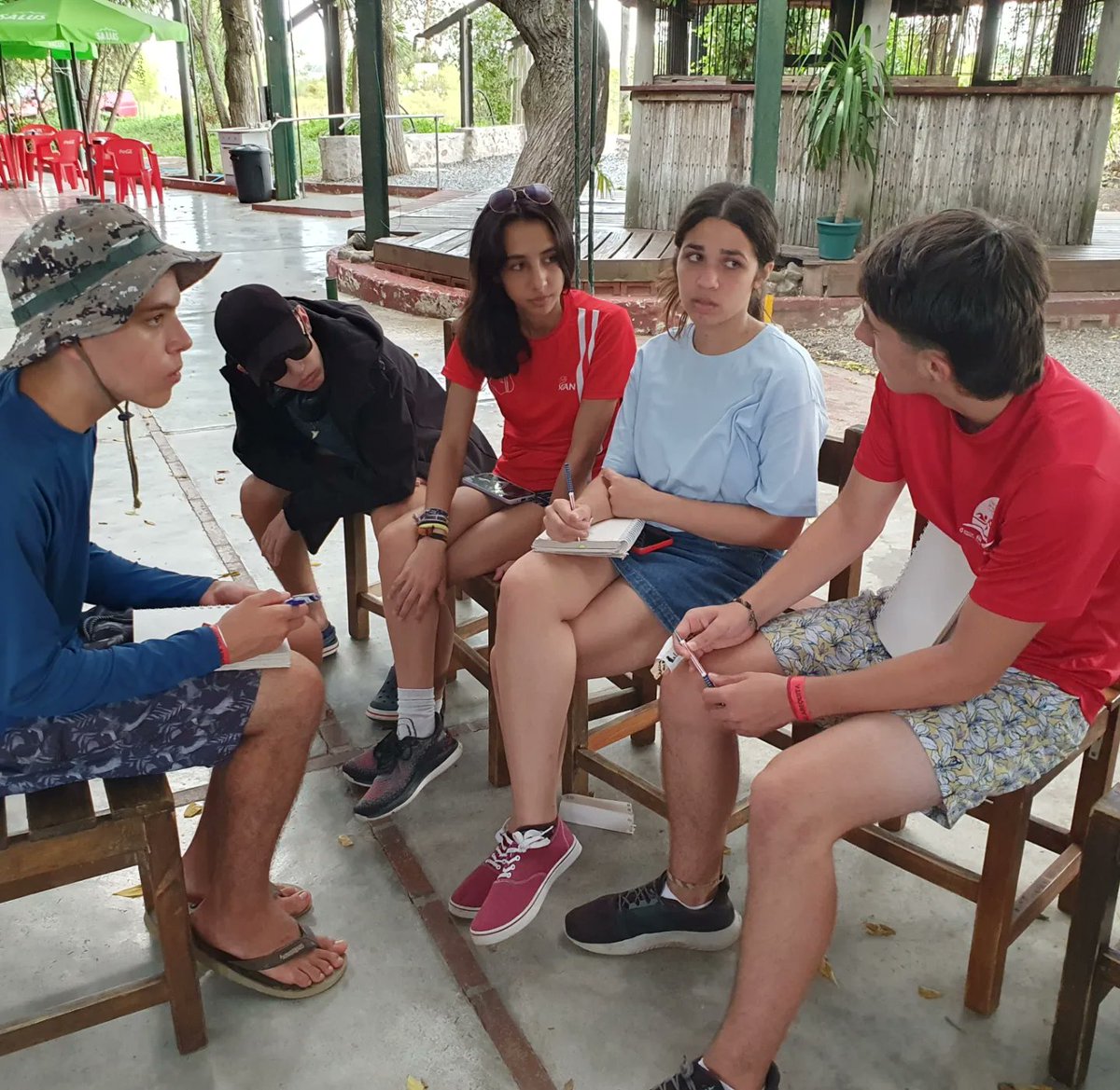 ccientificauy's tweet photo. 8.° Campamento Latinoamericano de Ciencias 

Finalizada la instancia de presentación de los proyectos los campamentistas se reúnen por equipo para autoevaluarse. Posterior a ello, socializan sus reflexiones y se retroalimentan.
@educacion_mec
@ANEP_Uruguay
@usembassyMVD
@mhnllosa https://t.co/JS00XU10fU