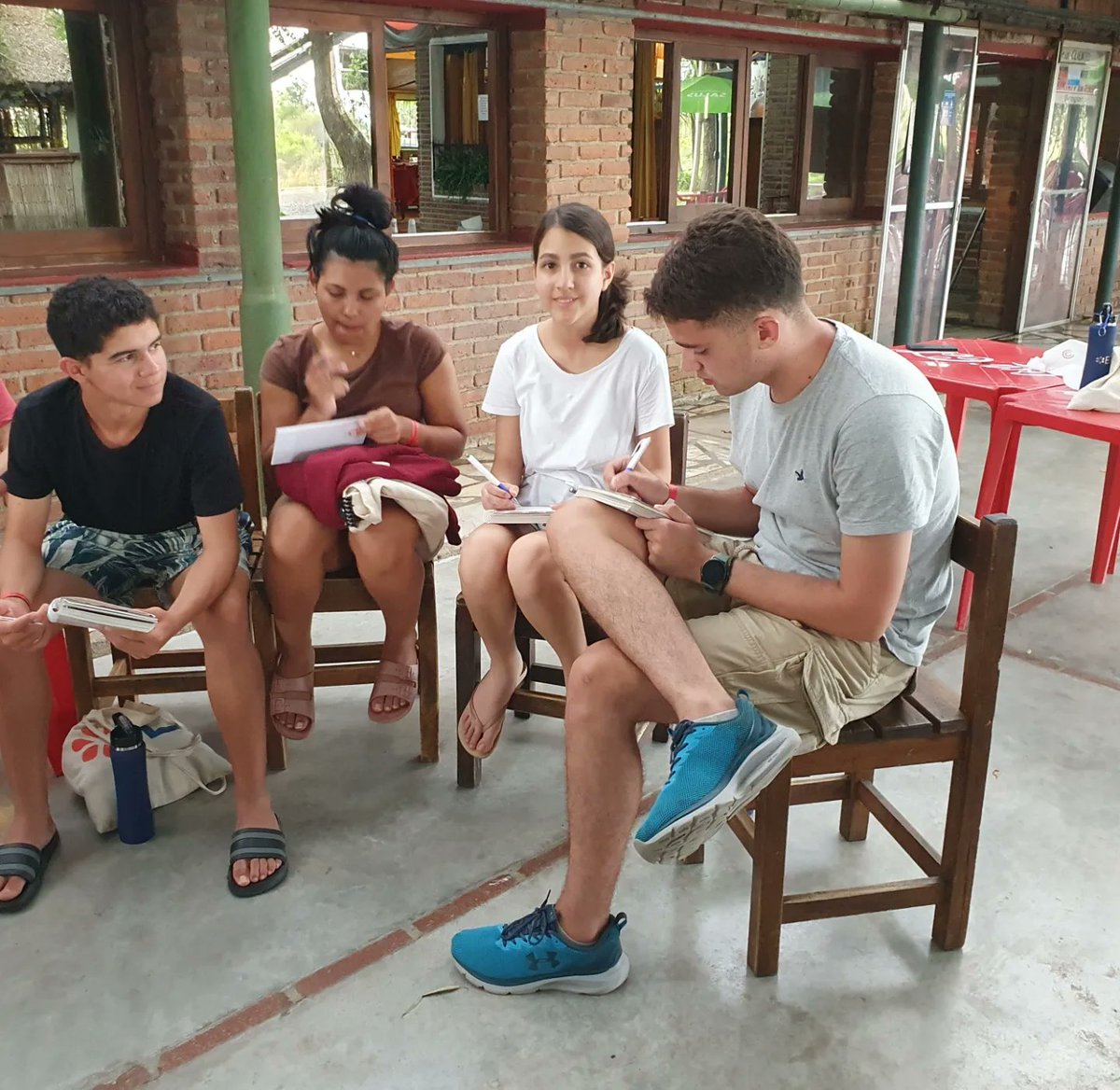 ccientificauy's tweet photo. 8.° Campamento Latinoamericano de Ciencias 

Finalizada la instancia de presentación de los proyectos los campamentistas se reúnen por equipo para autoevaluarse. Posterior a ello, socializan sus reflexiones y se retroalimentan.
@educacion_mec
@ANEP_Uruguay
@usembassyMVD
@mhnllosa https://t.co/JS00XU10fU
